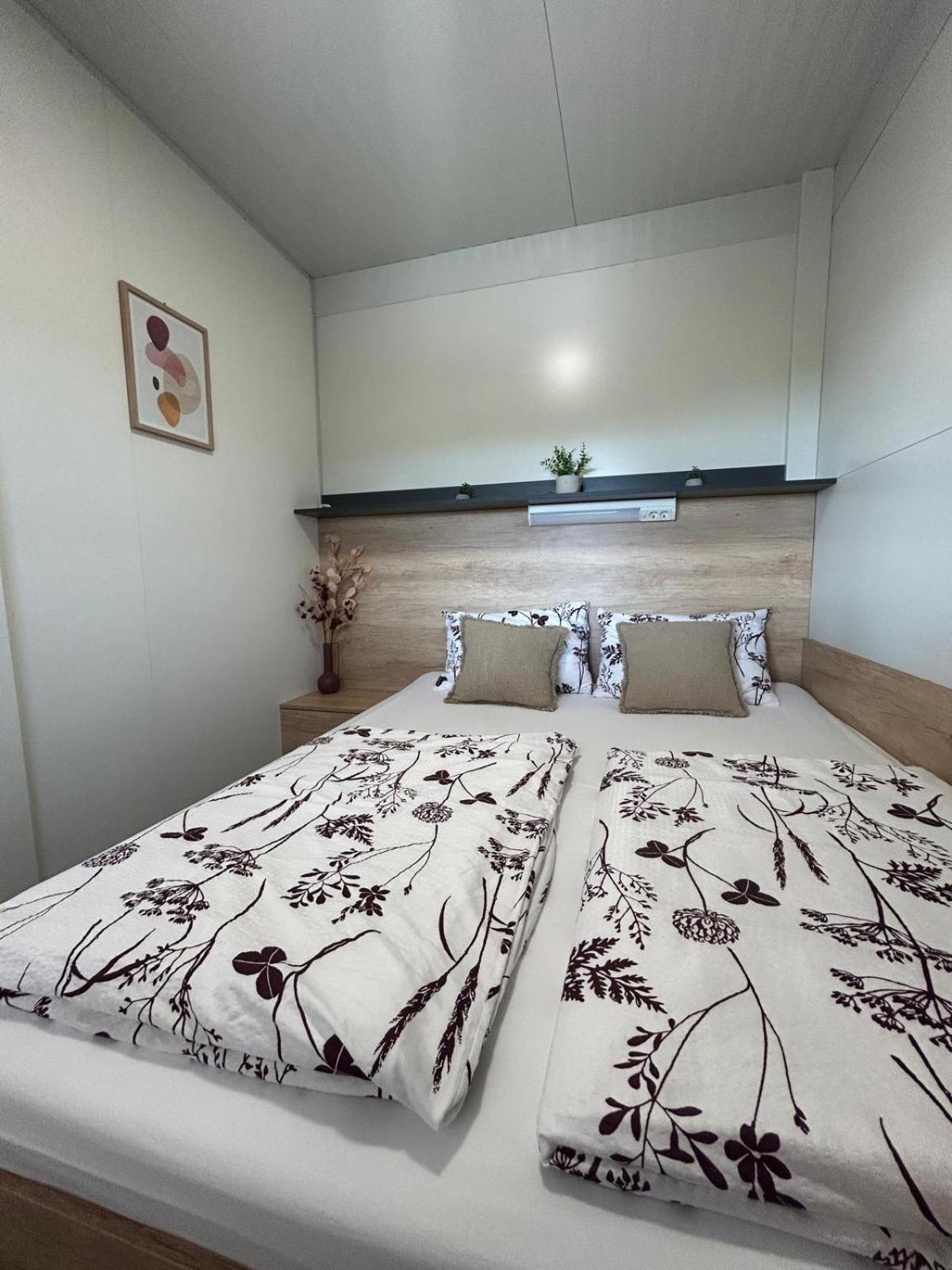 Mobile Home Vilmaris Pakostane Bagian luar foto